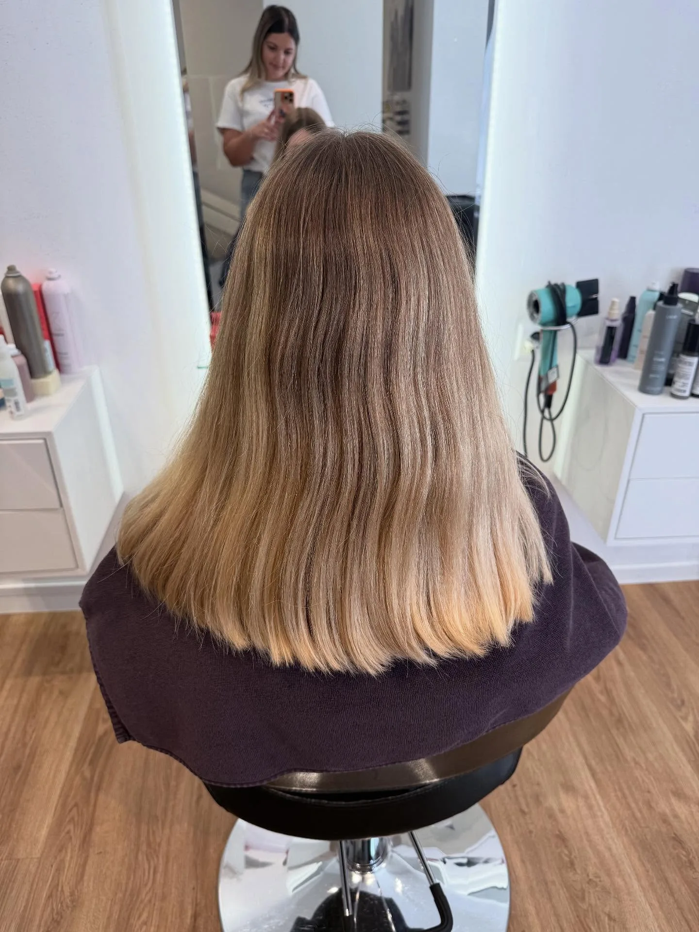 Balayage blond clair sur base brune cheveux longs lisses